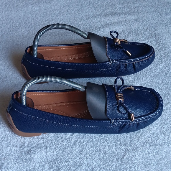 NWT Forever Comfort Navy Blue Loafers - Picture 10 of 16